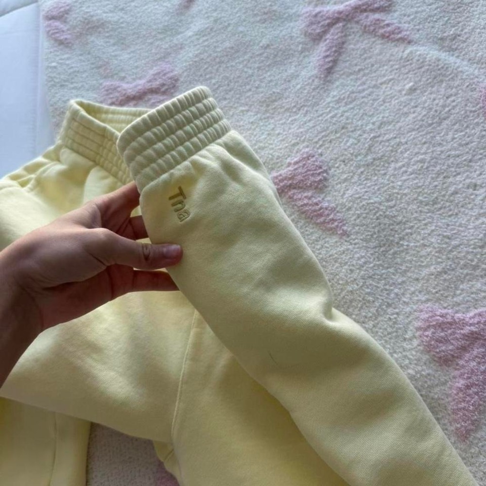 butter yellow Aritzia sweatpants - Picture 8 of 8